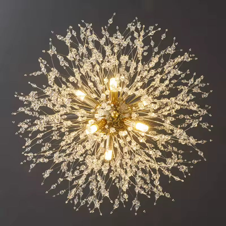 Sur fond sombre, ce lustre pissenlit doré révèle ses ramifications perlées et son éclat cristallin