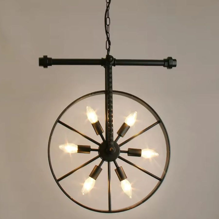 Structure circulaire en métal noir avec 6 lumières apparentes, évoquant un luminaire industriel d’atelier au style rétro
