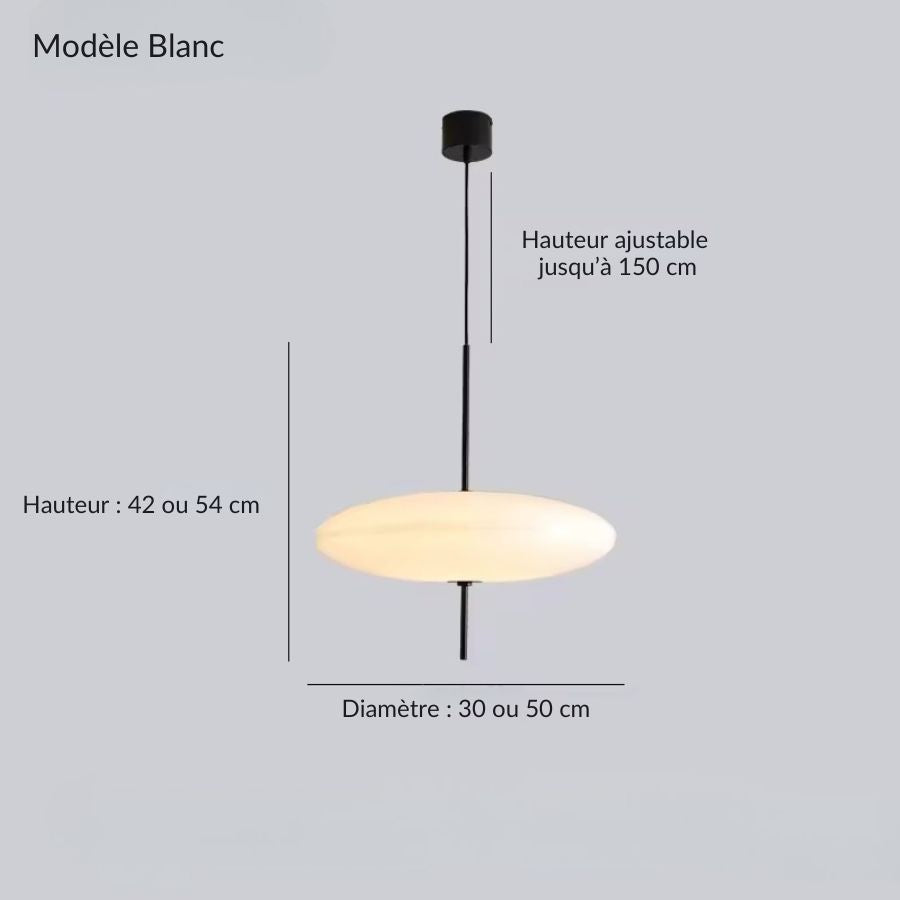 Lustre soucoupe blanc en acrylique, disponible en diamètre 30 ou 50 cm avec hauteur ajustable jusqu’à 150 cm