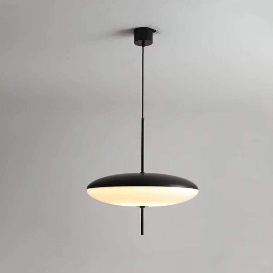 Lustre soucoupe noir et blanche au design futuriste, avec forme ovale lumineuse et lignes minimalistes