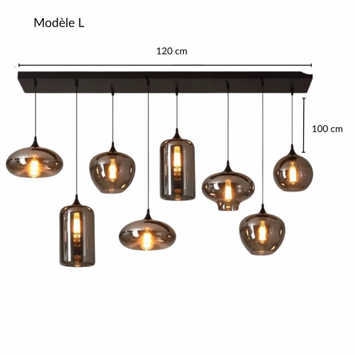 Visuel coté d'une suspension contemporaine en verre fumé présentant sa structure linéaire.