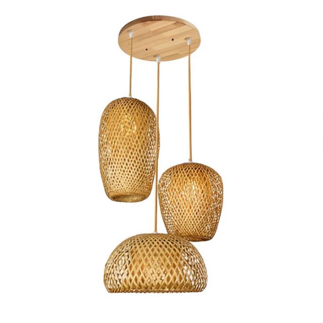 Suspension 3 lampes en bambou avec monture en bois clair, parfaite pour une ambiance chaleureuse et naturelle.