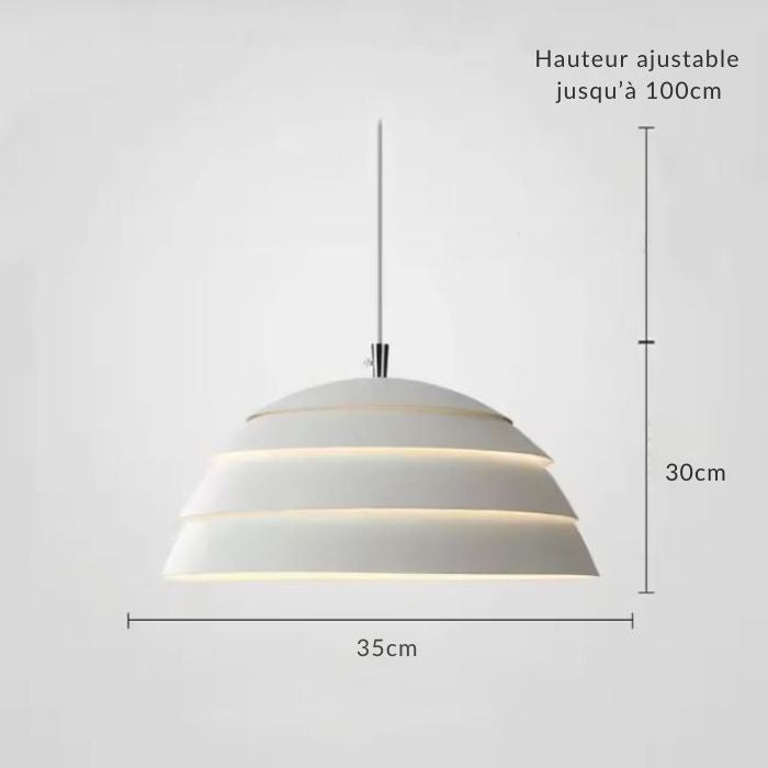 Suspension abat jour blanc 35 cm à hauteur ajustable, luminaire moderne aux lignes superposées et à l’allure légère.
