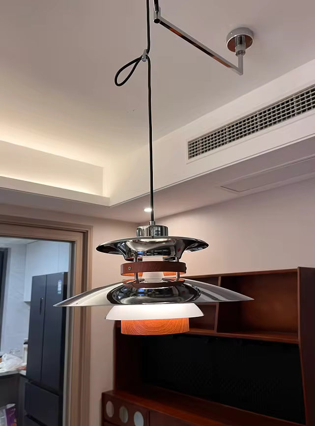 Suspension articulée en métal chromé et bois, au style scandinave vintage avec bras orientable au plafond