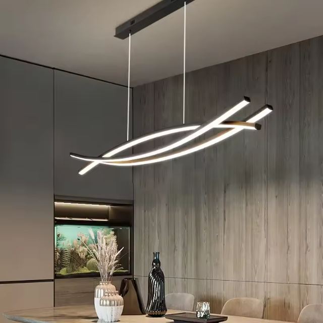 Suspension barre luminaire design LED moderne, idéale pour éclairer élégamment une salle à manger ou une cuisine contemporaine.