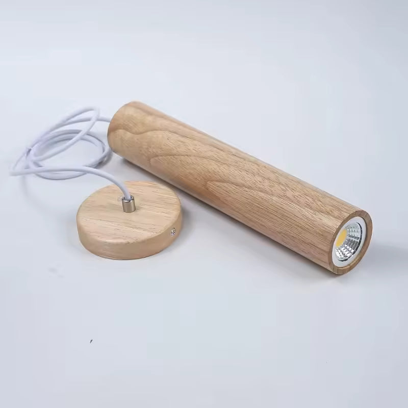 Suspension cylindrique en bois clair avec rosace assortie, au design naturel, sobre et contemporain