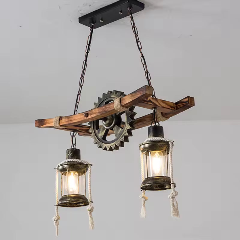 Suspension en bois à roue dentée avec deux lanternes en verre, au style industriel vintage et esprit atelier