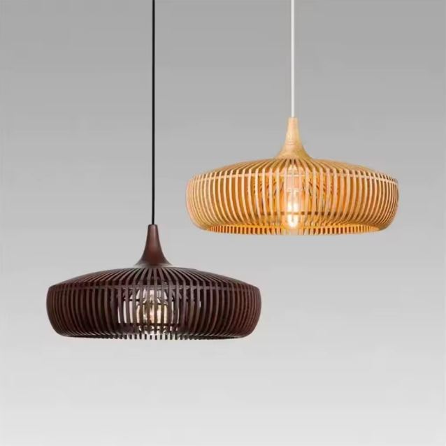 Suspensions en bois ajourées, finition claire et foncée, au style japandi, scandinave et design naturel