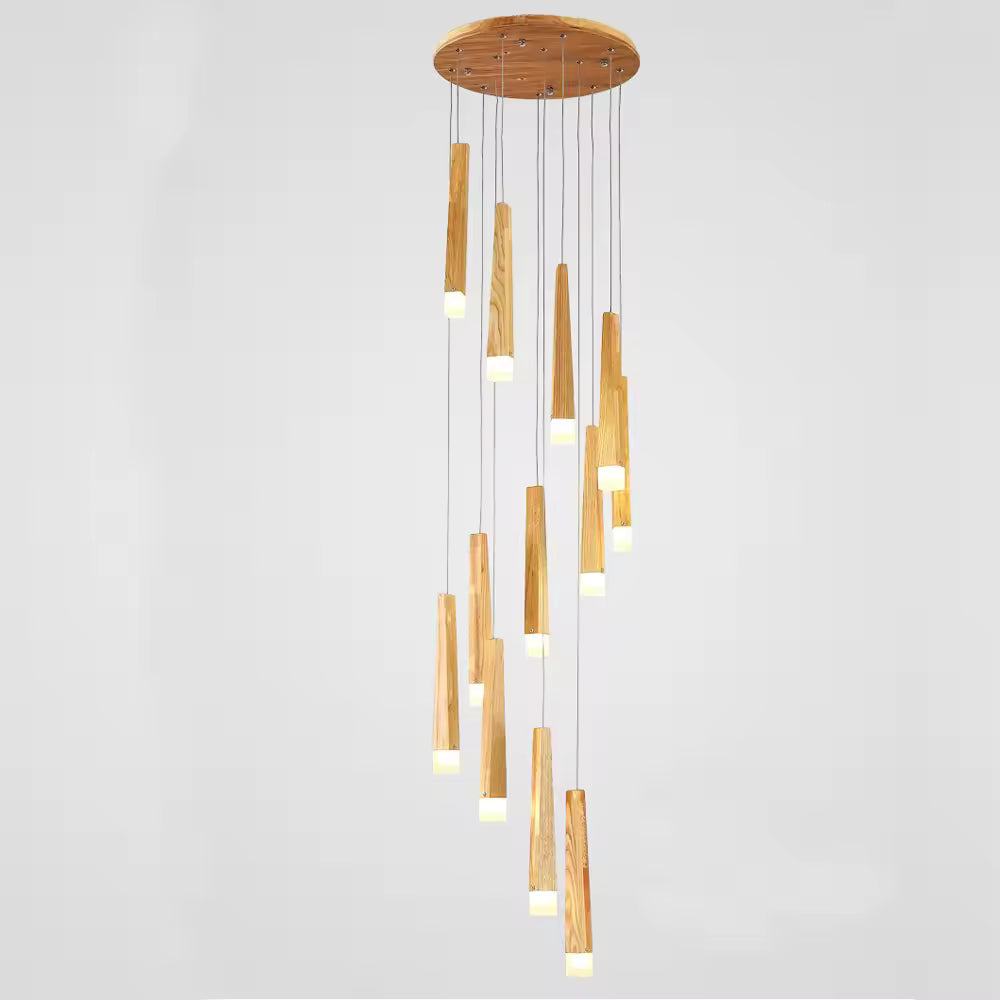 Suspension cascade en bois naturel aux tiges lumineuses élancées, dans un esprit épuré et architectural