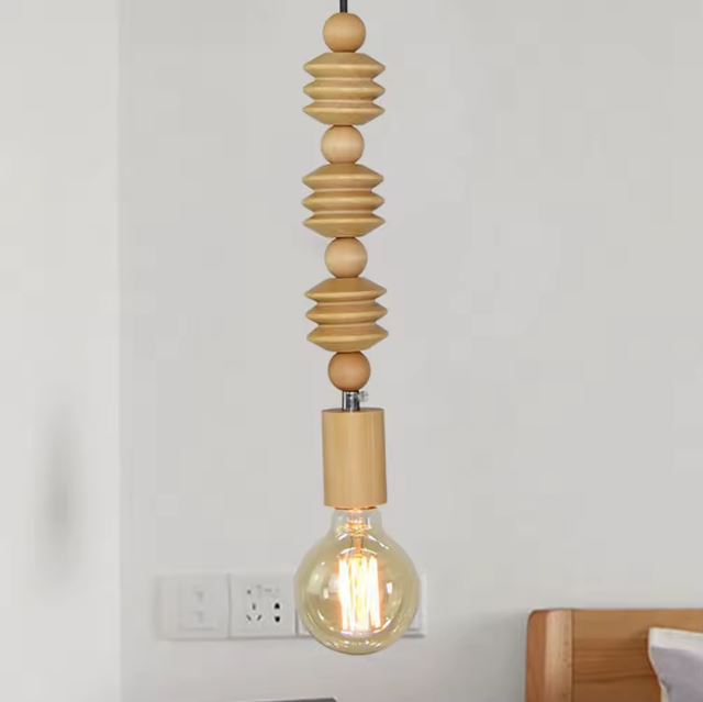 Suspension perle bois avec ampoule Edison, parfaite pour une chambre moderne et une décoration minimaliste naturelle.