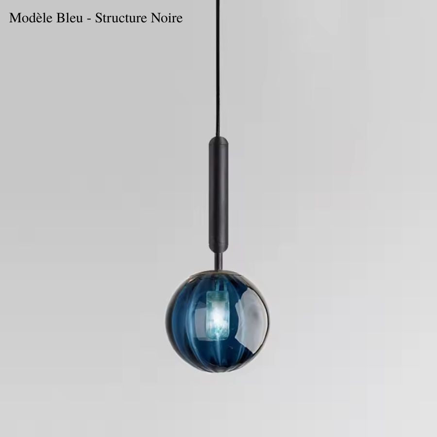 Modèle en verre bleu profond avec globe sphérique et longue tige noire, au design moderne et graphique