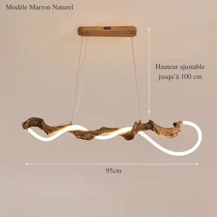 Vue cotée d'une suspension sculpturale effet bois naturel de 95 cm, traversée d'un néon LED à boucle lumineuse.