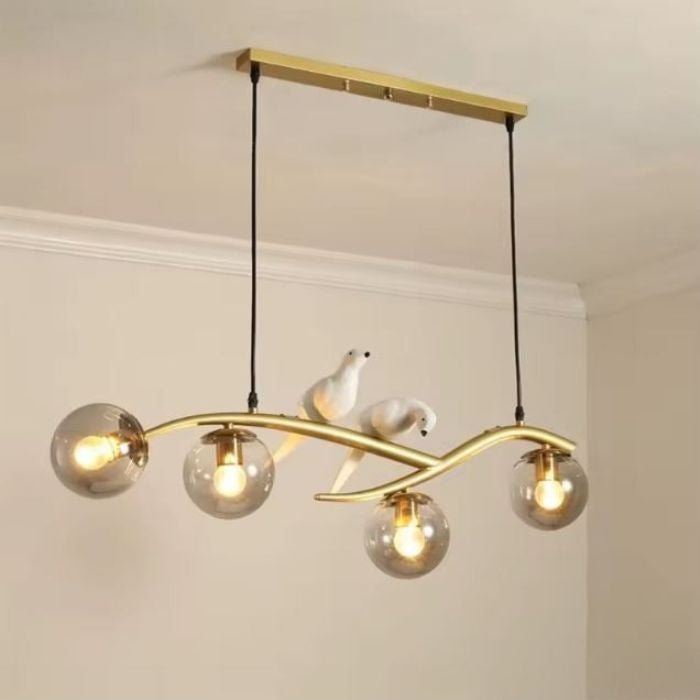 Suspension branche en métal doré avec oiseaux et quatre globes en verre fumé au style design organique contemporain