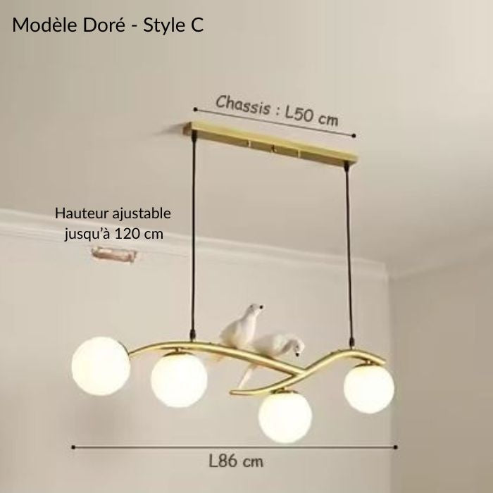 Suspension branche dorée avec oiseaux et globes opalins au charme contemporain et aérien