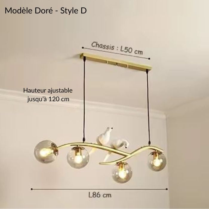 Suspension branche dorée avec quatre globes en verre gris au style décoratif inspiré de l'univers végétal