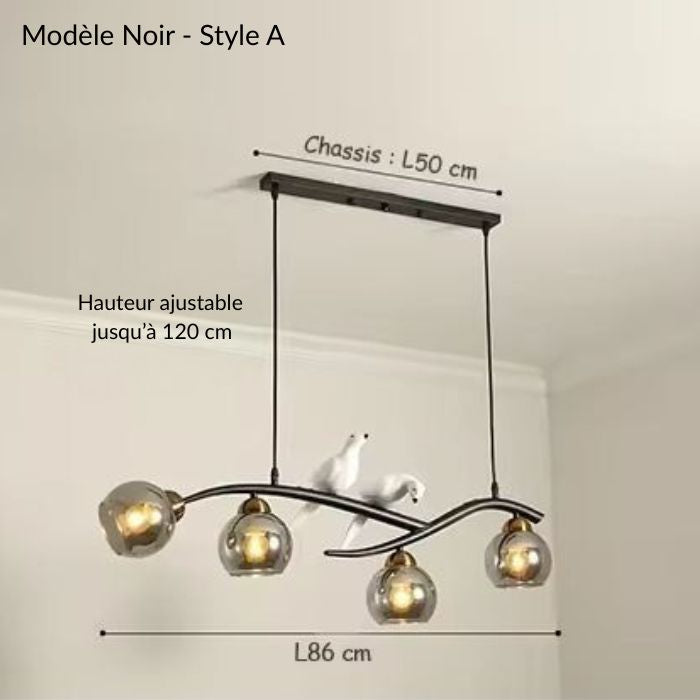 Suspension branche noire avec quatre globes en verre gris et oiseaux décoratifs au style design raffiné