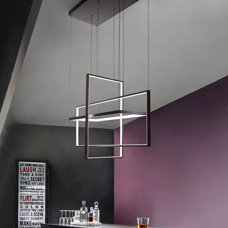Suspension LED noire aux cadres lumineux croisés, créant une composition graphique au style contemporain et avant-gardiste.
