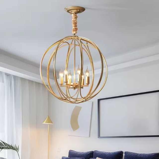 Lustre suspension cage dorée en métal, idéal pour décorer une salle à manger ou un salon chic.