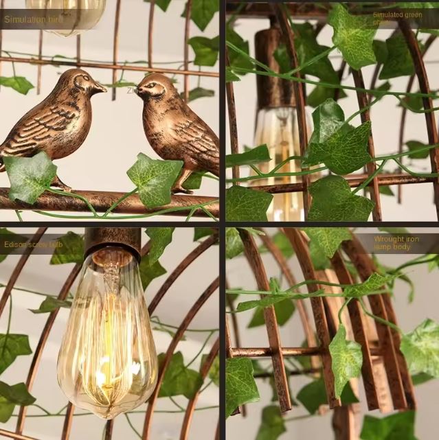 Détails de la suspension cage oiseau, avec structure en métal vieilli, ampoules vintage et feuillage décoratif pour un style naturel.