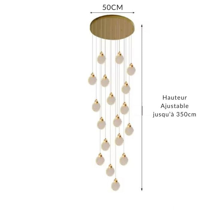 Suspension en cascade à 18 têtes dorées, éclairage sophistiqué pour espaces hauts et modernes.