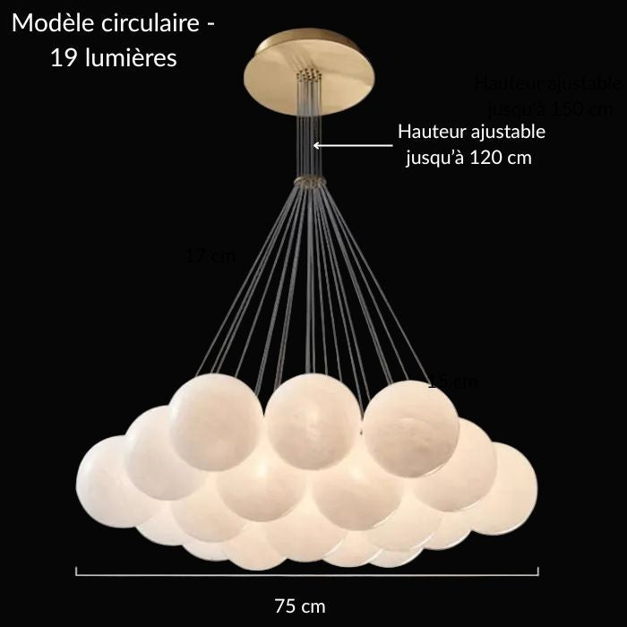 Grande suspension en cascade de 19 globes en verre opalin blanc, idéale pour un intérieur contemporain
