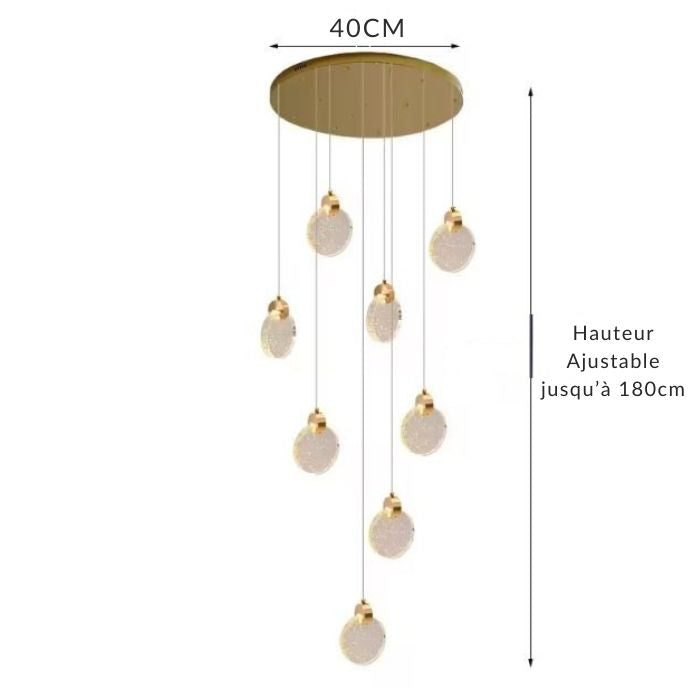 Suspension en cascade avec 8 têtes en cristal, idéale pour créer une ambiance raffinée dans vos escaliers.