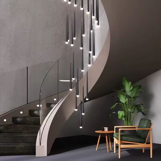 Suspension cascade grande hauteur pour escalier moderne avec design élégant et éclairage LED.