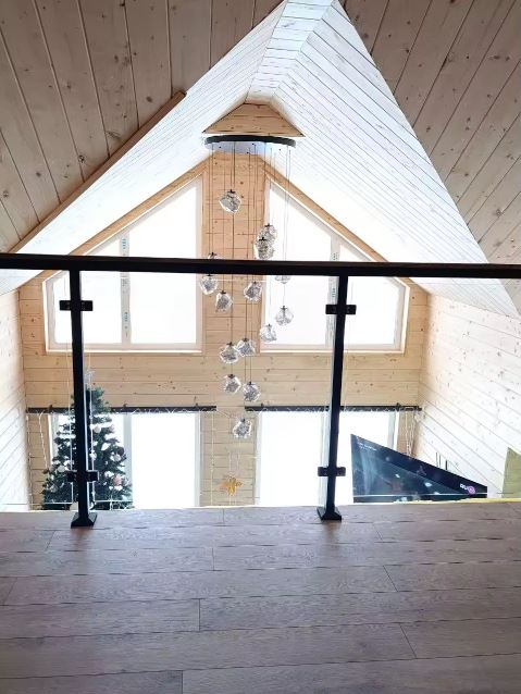 Suspension cascade en verre pour escalier sous plafond cathédrale, luminaire aérien au style contemporain et raffiné