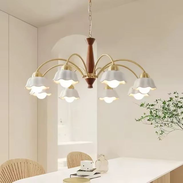 Suspension céramique vintage avec abat-jours en forme de fleurs, idéale pour une décoration chaleureuse et rétro.