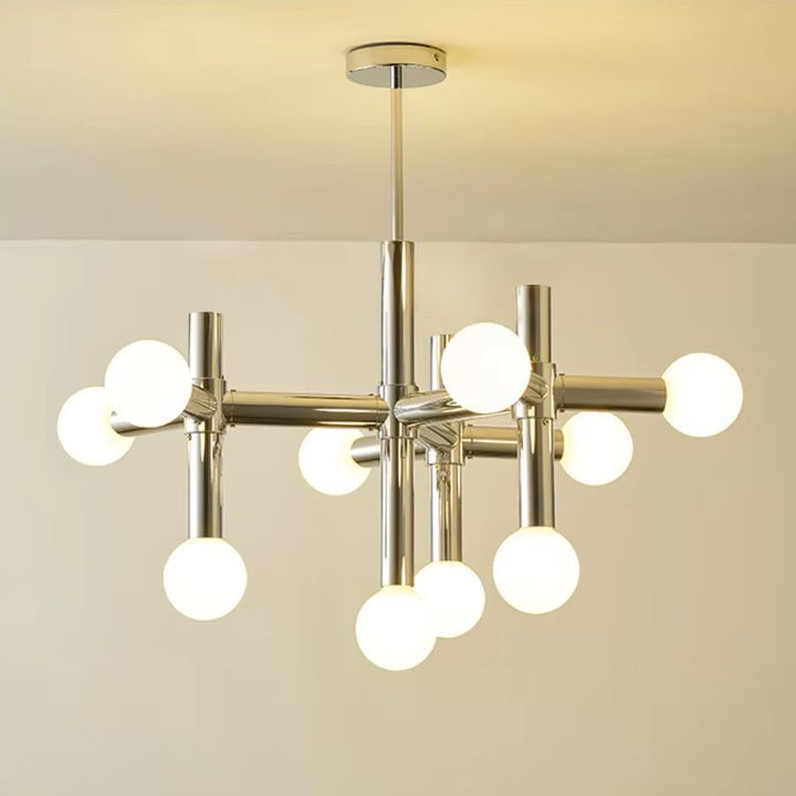 Suspension chromée à multiples globes opalins lumineux, aux lignes rétro-modernes et graphiques