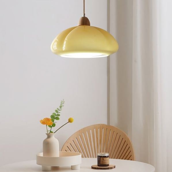 Suspension citrouille couleur crème pour sublimer votre décoration intérieure avec un style chaleureux et naturel.