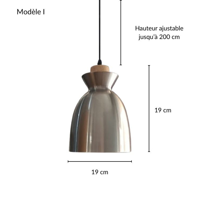Suspension cloche en métal brossé avec détail en bois, style japandi chaleureux.