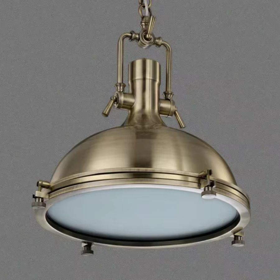 Suspension cloche en laiton brossé avec diffuseur blanc, dans un style loft industriel au charme rétro