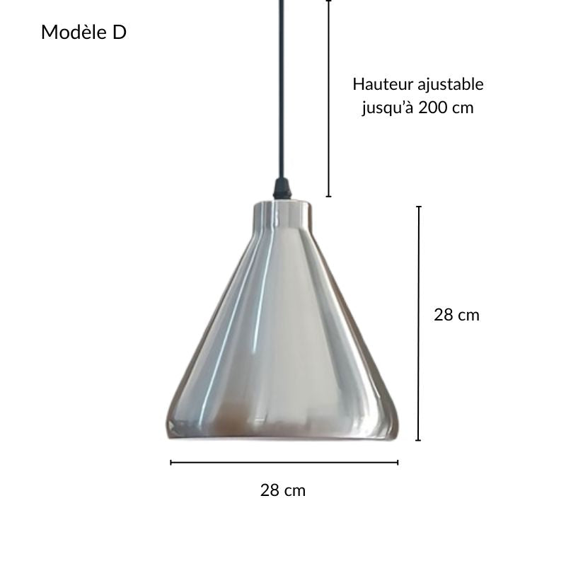 Lampe suspendue conique en métal brossé au design géométrique minimaliste.