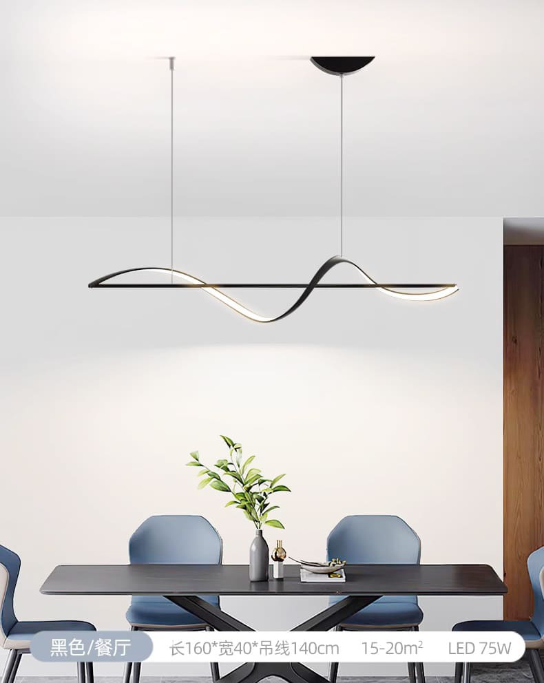 Suspension contemporaine à ruban ondulé noir mise en valeur dans une salle à manger lumineuse.