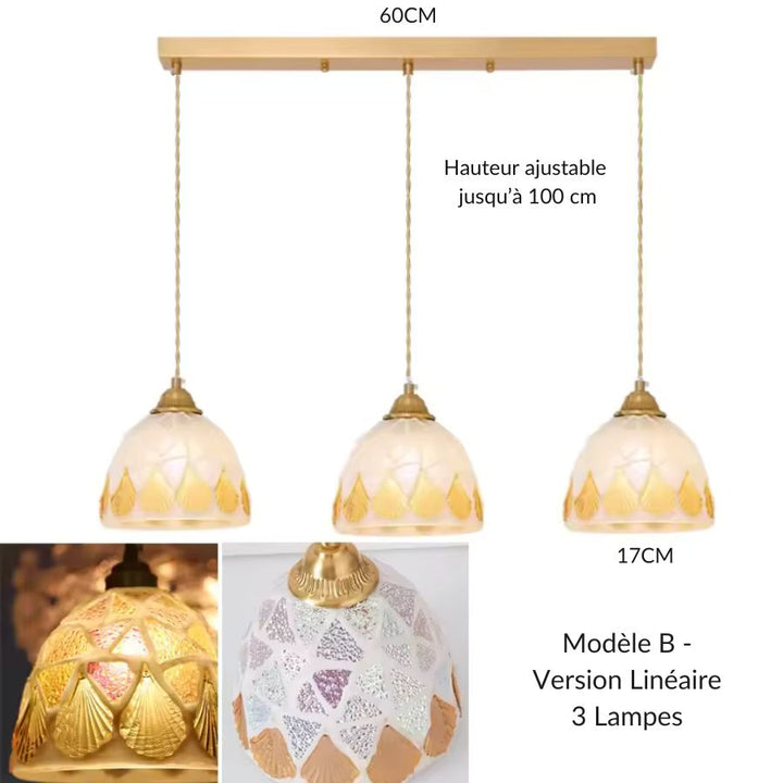 Suspension linéaire modèle B à 3 lampes, en verre irisé avec motifs coquillage dorés et esprit côtier