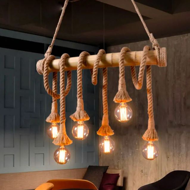 Suspension corde et bois avec ampoules LED vintage, idéale pour une ambiance industrielle et authentique.