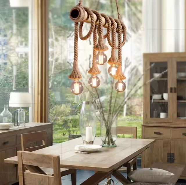 Suspension corde et bois avec ampoules LED vintage, idéale pour une salle à manger au style naturel et chaleureux.