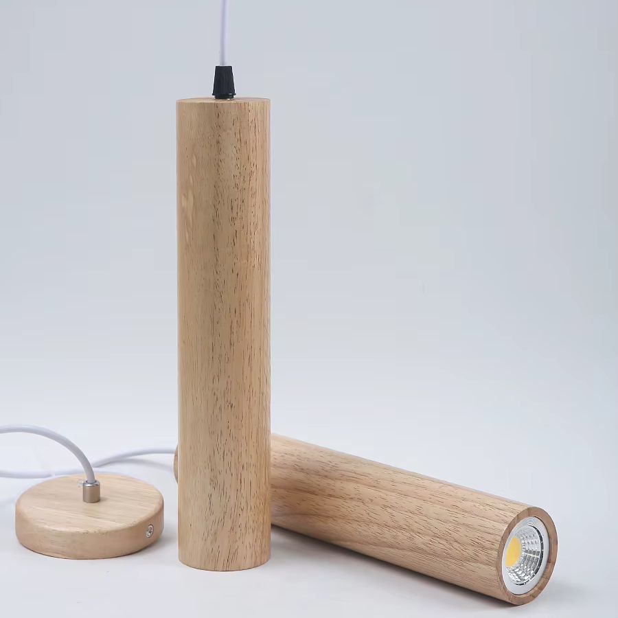 Suspension cylindrique en bois clair avec LED intégrée, dans un style nordique sobre et chaleureux