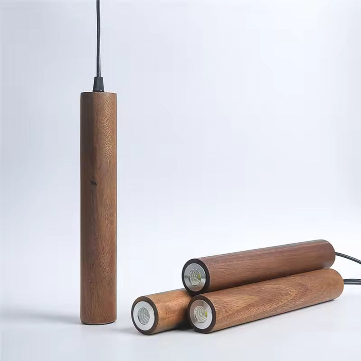 Luminaire suspendu cylindrique en bois au style minimaliste, naturel et contemporain