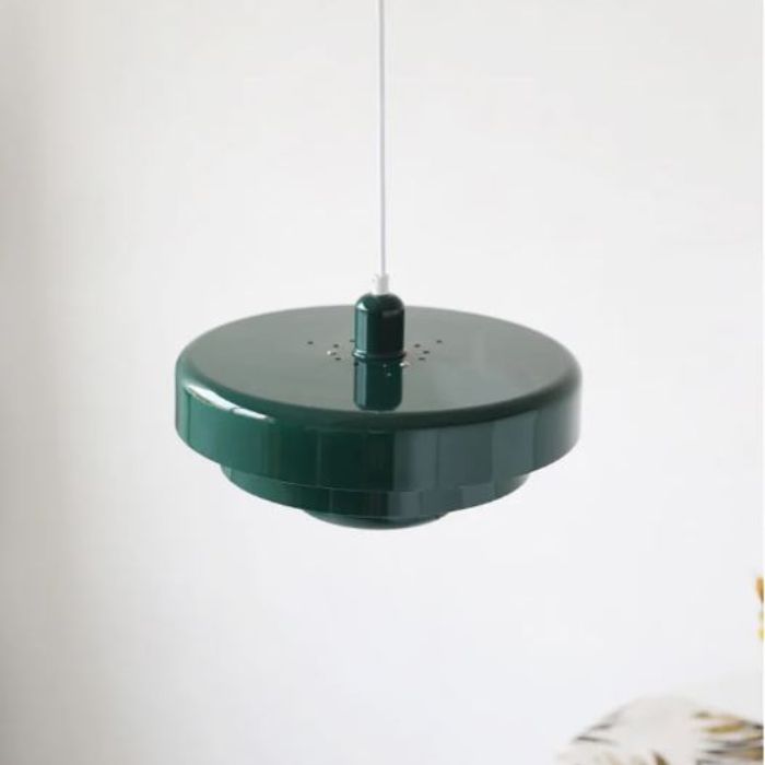 Suspension danoise verte vue du dessus, au style scandinave élégant, idéale pour une ambiance chic, moderne et contemporaine.