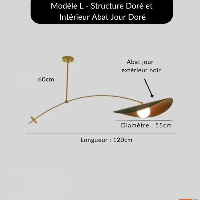 Modèle L de suspension déportée dorée avec intérieur doré, dans un esprit chic et sculptural.