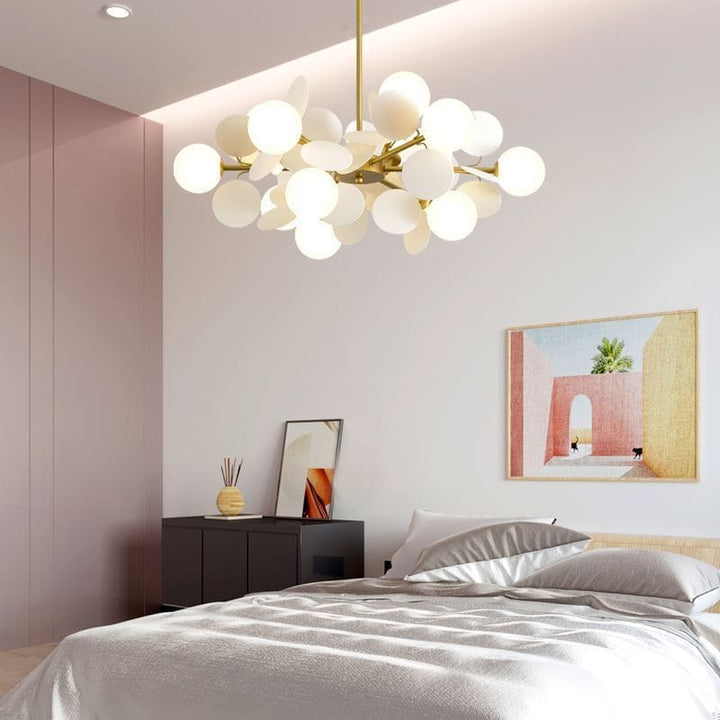 Suspension design originale s'intégrant parfaitement dans une chambre d'adolescent moderne