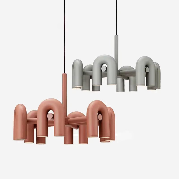 Suspension tubulaire à courbes en U déclinée en gris et orange, au design contemporain sculptural et original