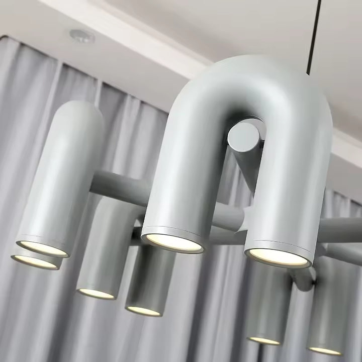 Suspension design tubulaire grise à courbes en U et éclairage LED, au style moderne et architectural