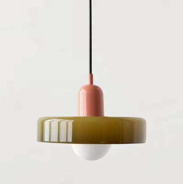 Suspension disque kaki et rose, palette rétro douce et design décoratif au charme vintage.