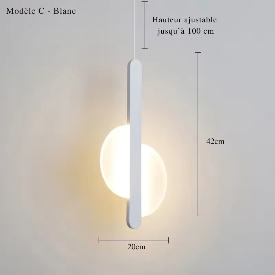 Modèle C blanc à disque lumineux asymétrique et bande verticale fine, dans un esprit épuré et contemporain