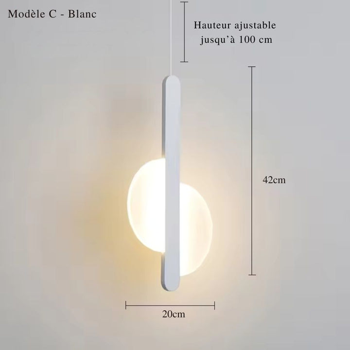 Modèle C blanc à disque lumineux asymétrique et bande verticale fine, dans un esprit épuré et contemporain
