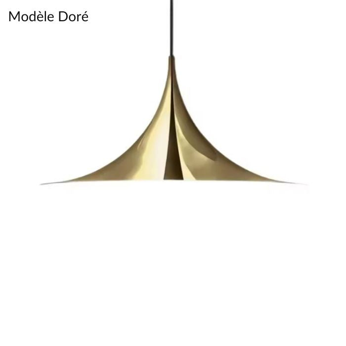 Modèle doré de suspension sculpturale à finition brillante, entre design italien, esprit années 50 et allure contemporaine.