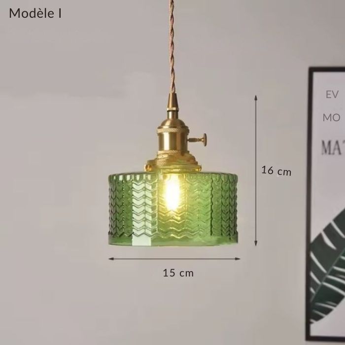 Suspension en verre vert modèle I au design Art Déco, parfaite pour une touche géométrique et raffinée dans la pièce.
